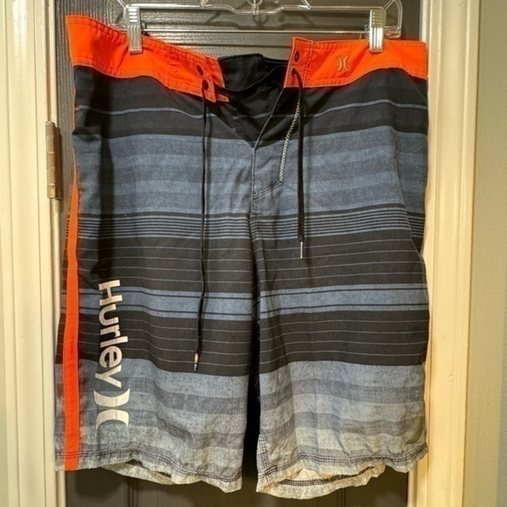 Hurly Phantom men's boardshorts sz 33